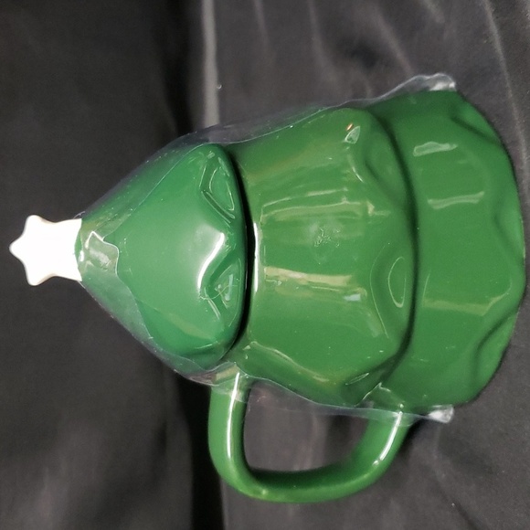 Rae Dunn NWT "JOY" Lidded Christmas Tree Mug - Picture 4 of 6